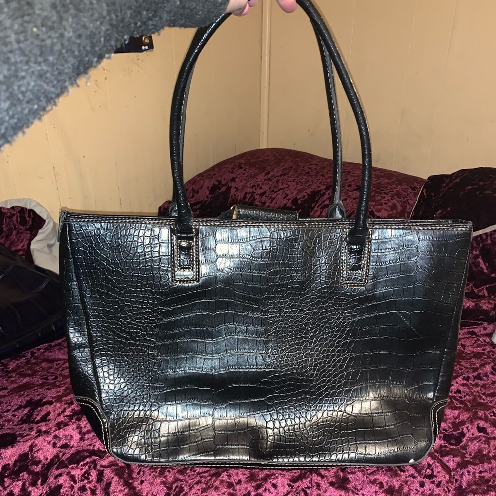 🚫SOLD🚫Black, crocodile print purse! (Large)